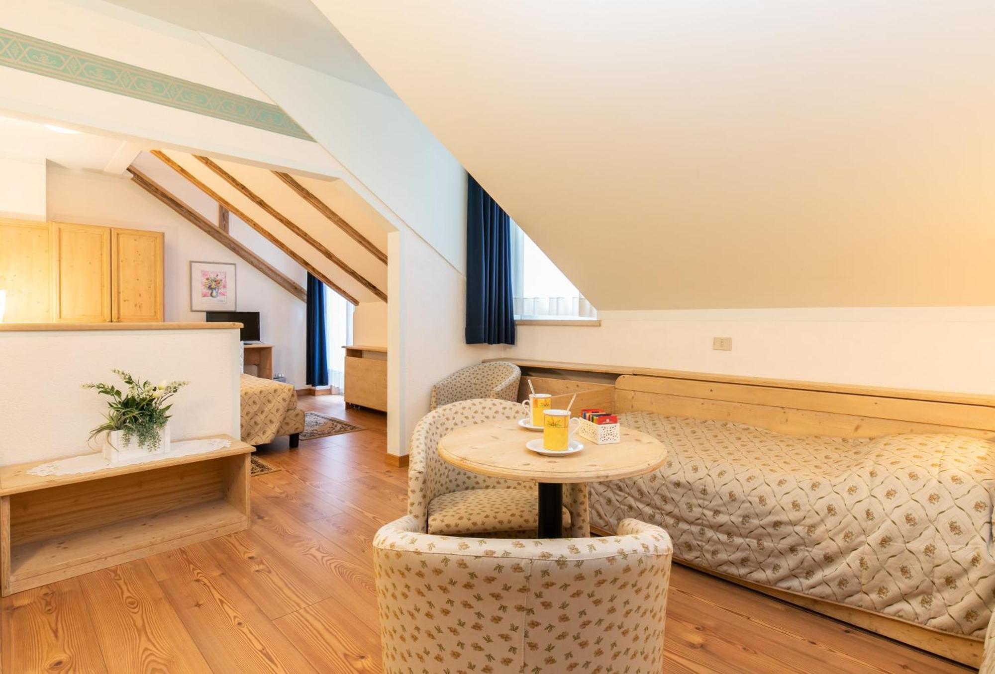 G. Hotel Des Alpes San Martino Di Castrozza Exteriör bild