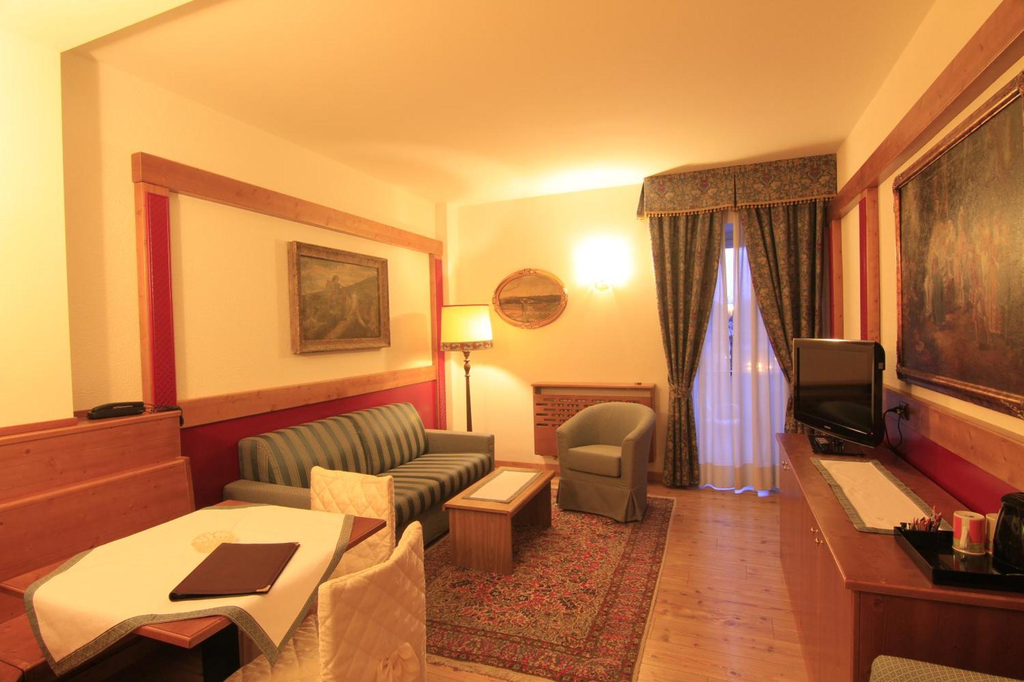 G. Hotel Des Alpes San Martino Di Castrozza Exteriör bild