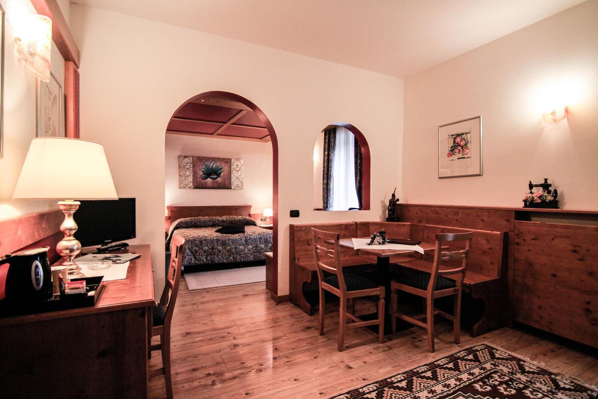 G. Hotel Des Alpes San Martino Di Castrozza Exteriör bild