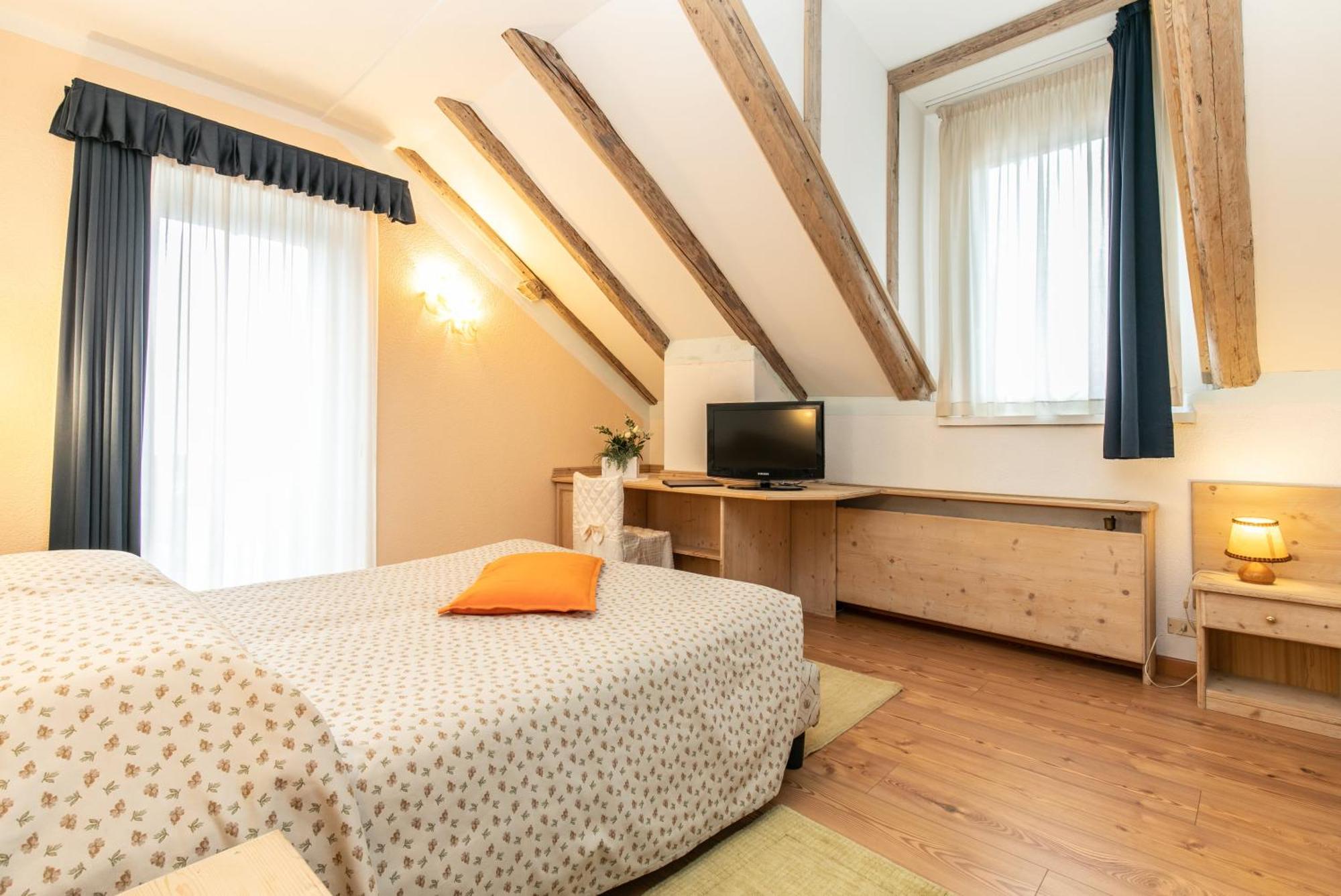 G. Hotel Des Alpes San Martino Di Castrozza Exteriör bild