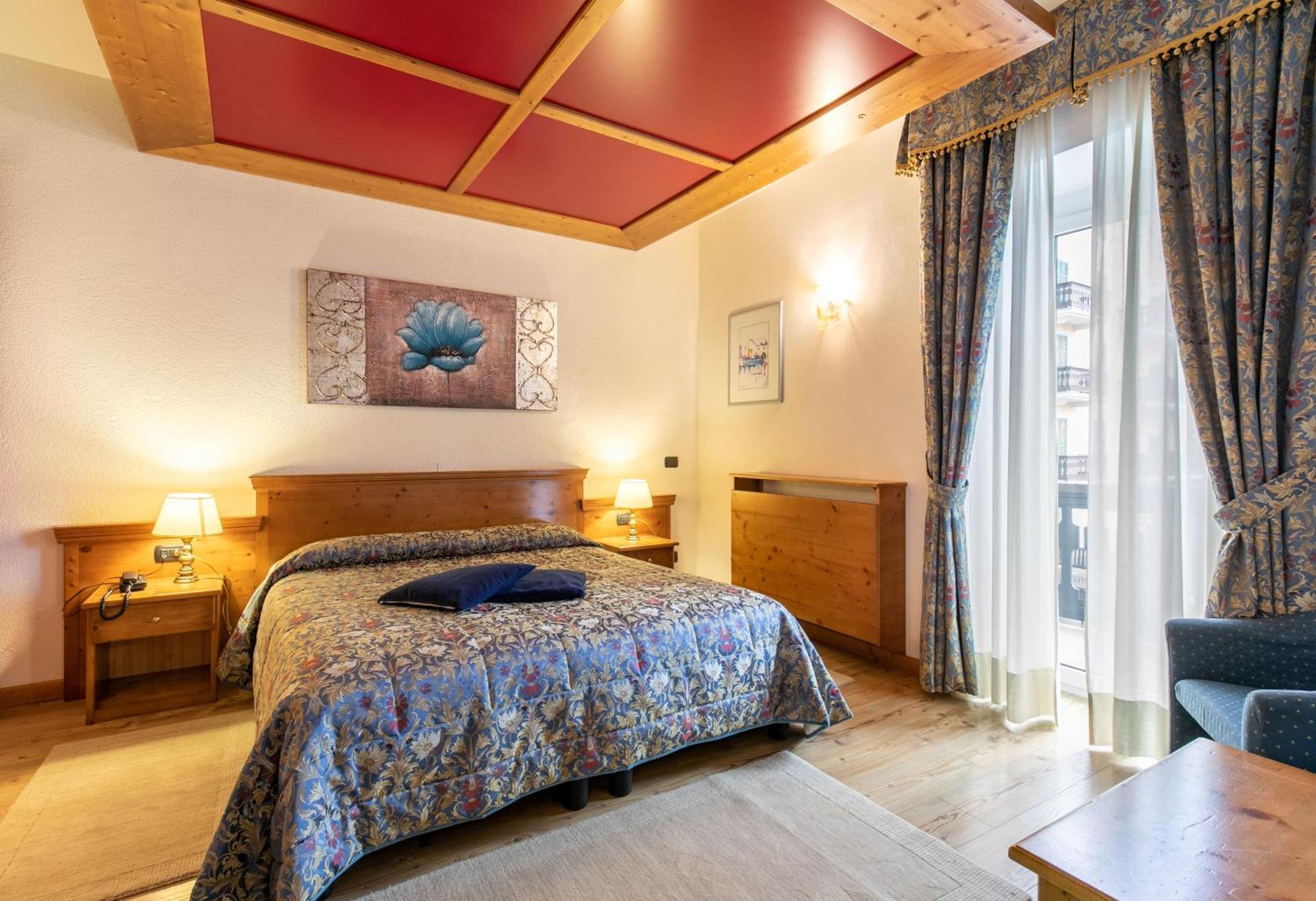 G. Hotel Des Alpes San Martino Di Castrozza Exteriör bild